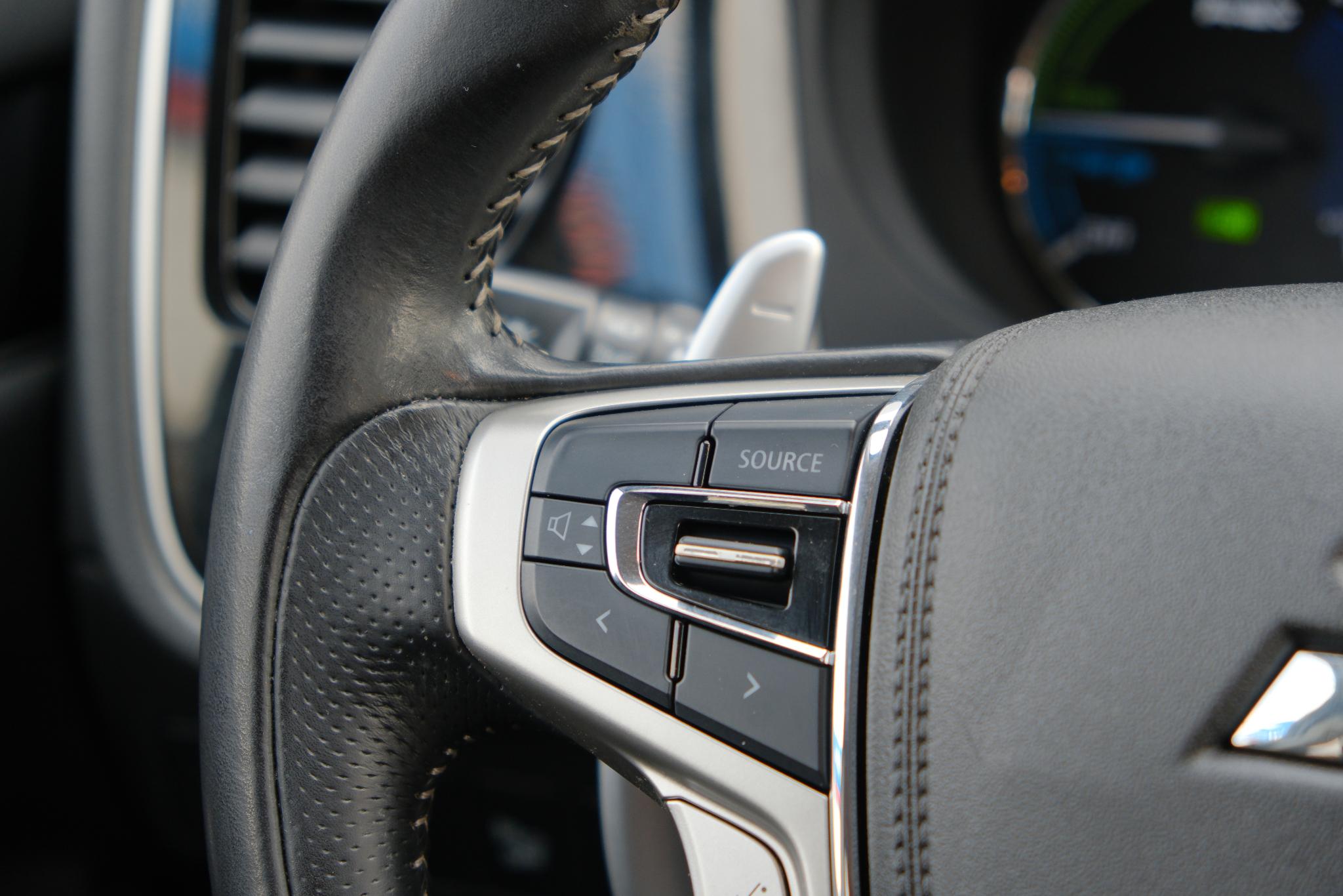 Mitsubishi Outlander 2.4 PHEV 224pk Aut. 4WD Intens | Navi | Climate | Camera | Keyless | Alcantara | Blind Spot afbeelding 16