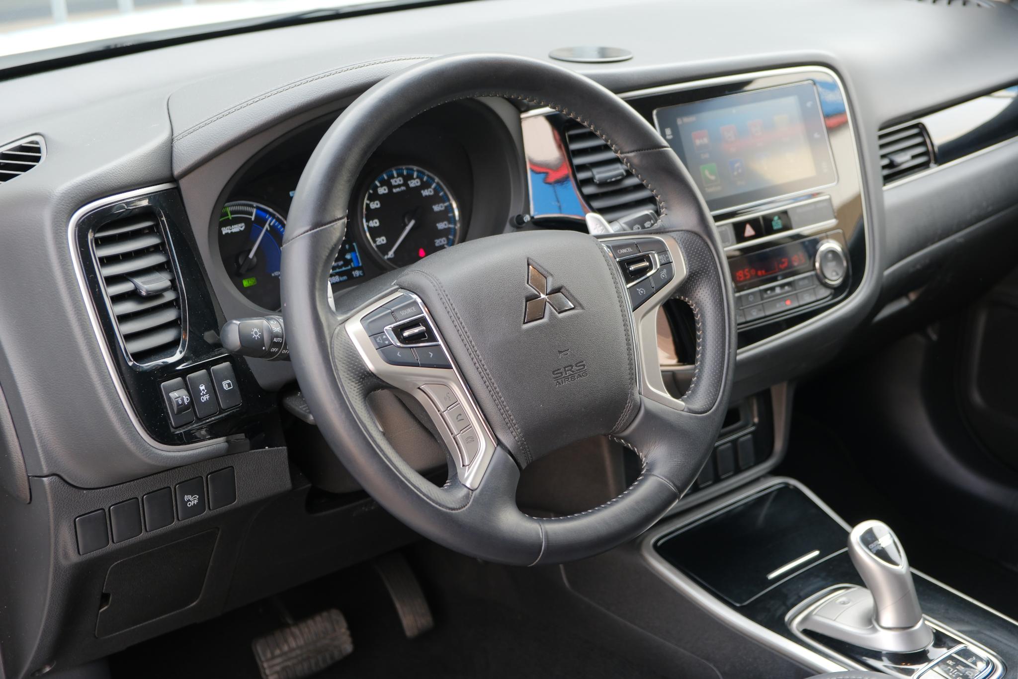 Mitsubishi Outlander 2.4 PHEV 224pk Aut. 4WD Intens | Navi | Climate | Camera | Keyless | Alcantara | Blind Spot afbeelding 18