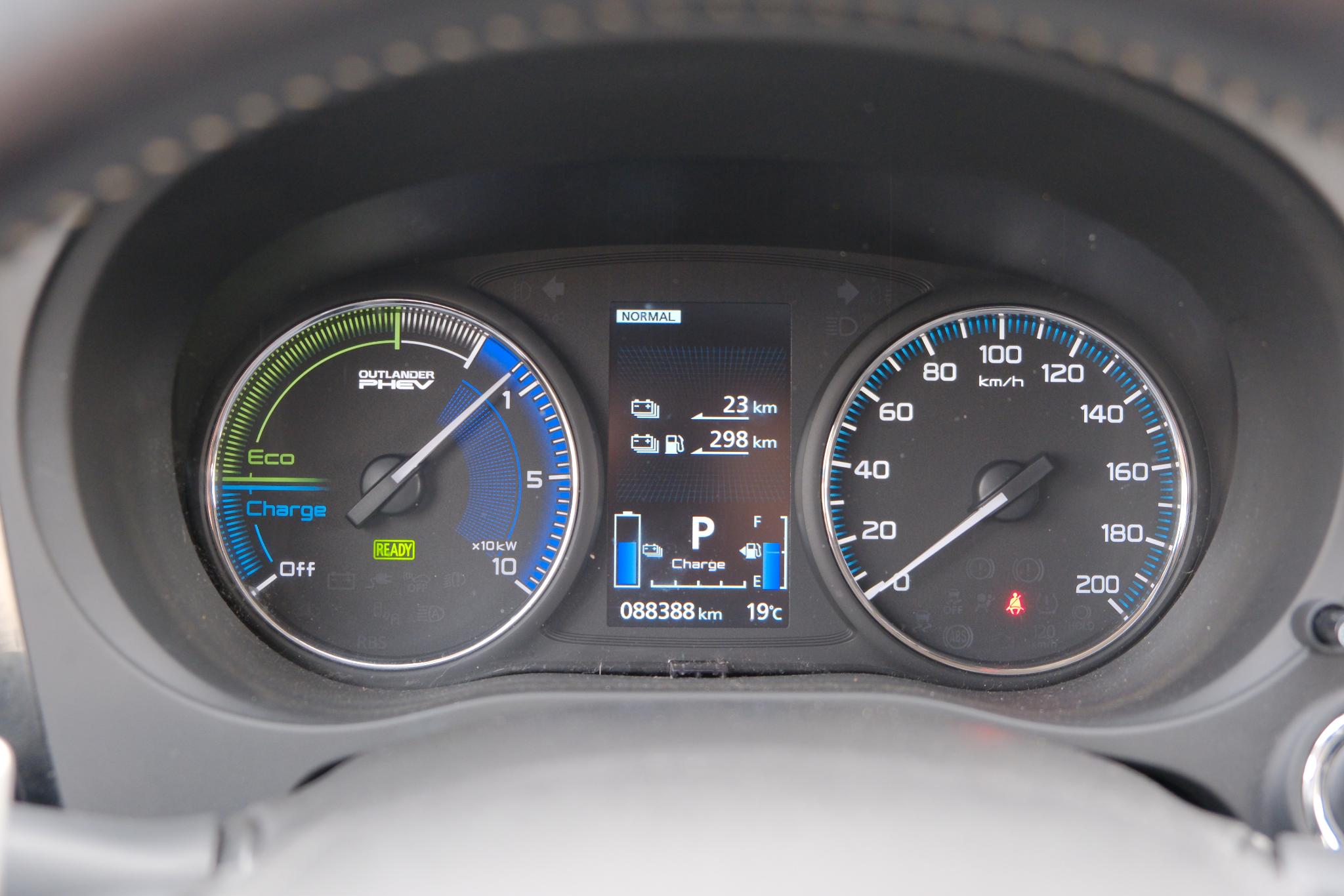 Mitsubishi Outlander 2.4 PHEV 224pk Aut. 4WD Intens | Navi | Climate | Camera | Keyless | Alcantara | Blind Spot afbeelding 21