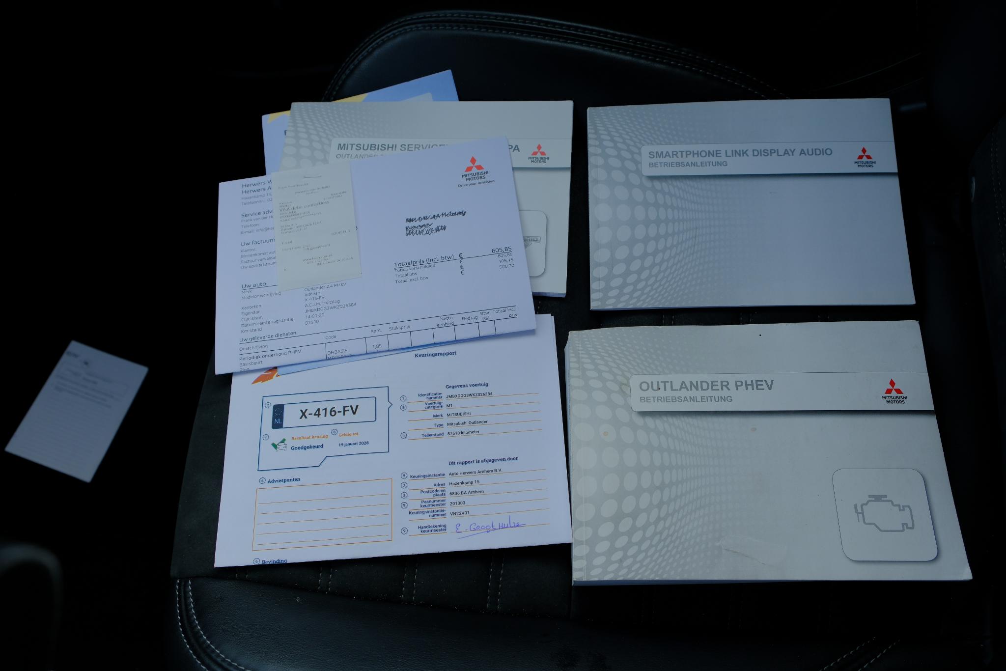 Mitsubishi Outlander 2.4 PHEV 224pk Aut. 4WD Intens | Navi | Climate | Camera | Keyless | Alcantara | Blind Spot afbeelding 22