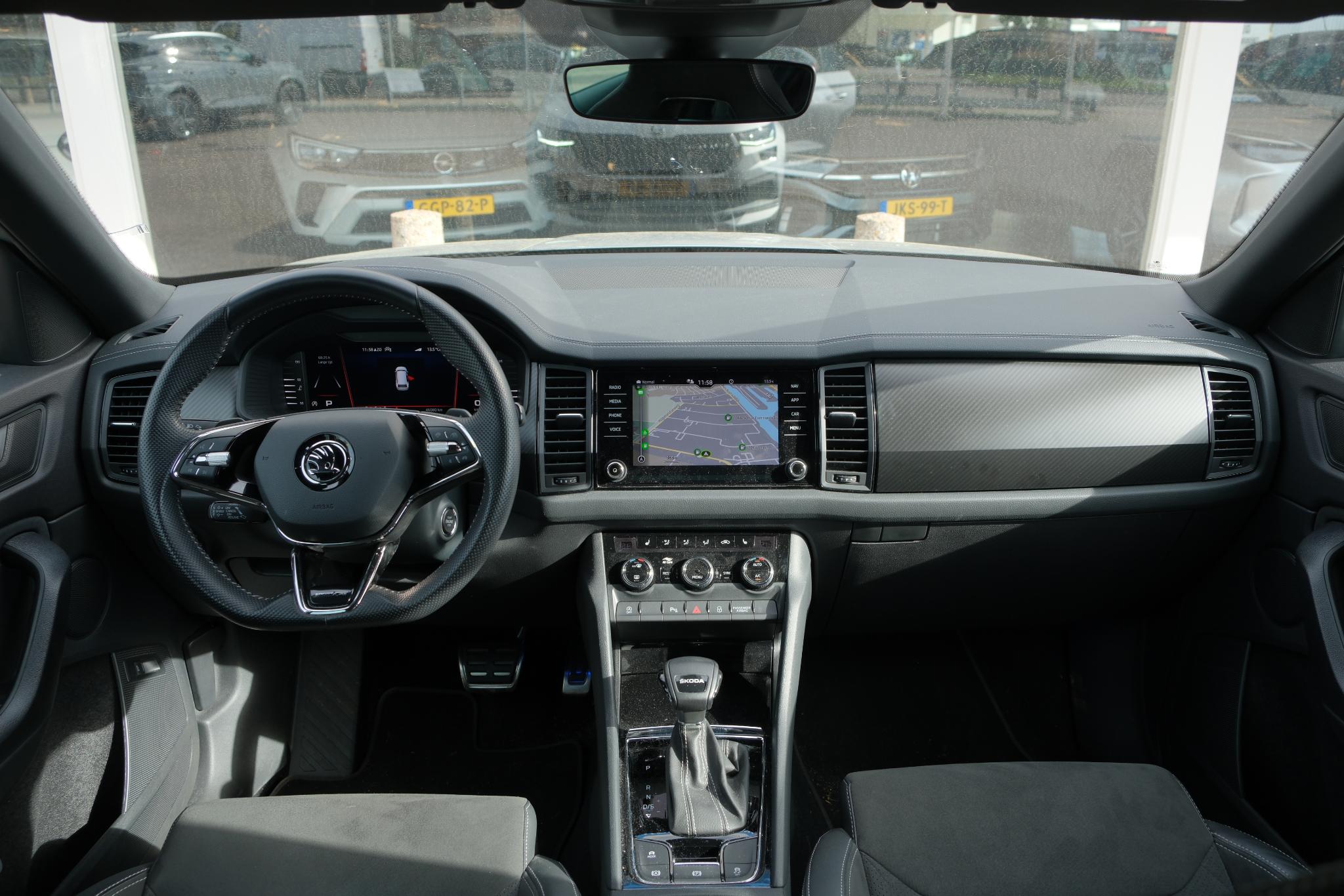 Skoda Kodiaq 1.5 TSi 150pk DSG Sportline Business 7p. | Navi | Climate | Adaptive Cruise | Matrix LED | Camera | 20" velgen | Winter Pakket afbeelding 2