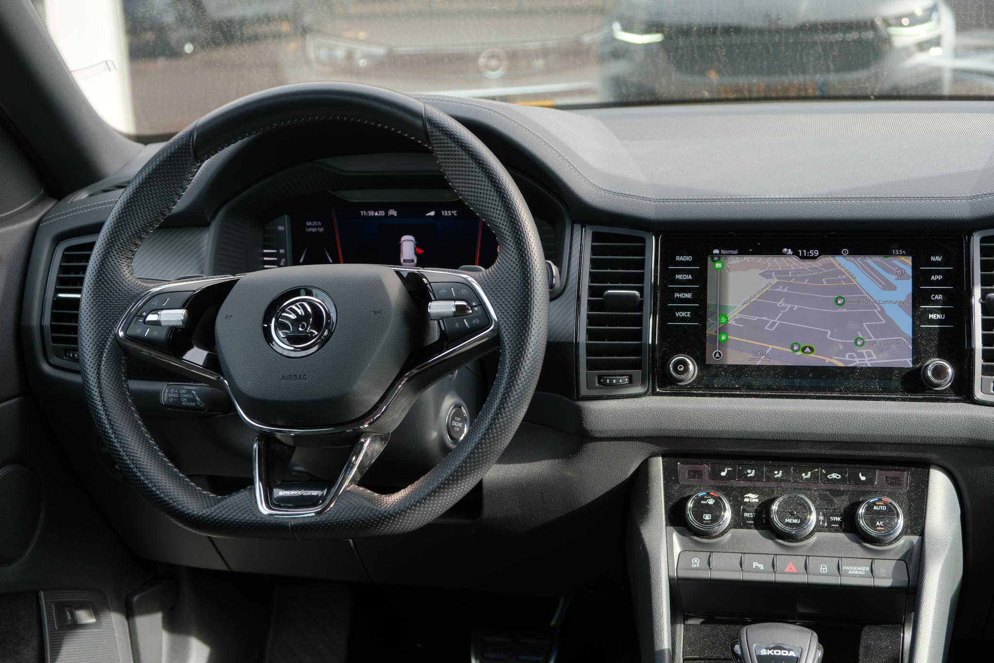 Skoda Kodiaq 1.5 TSi 150pk DSG Sportline Business 7p. | Navi | Climate | Adaptive Cruise | Matrix LED | Camera | 20" velgen | Winter Pakket afbeelding 6