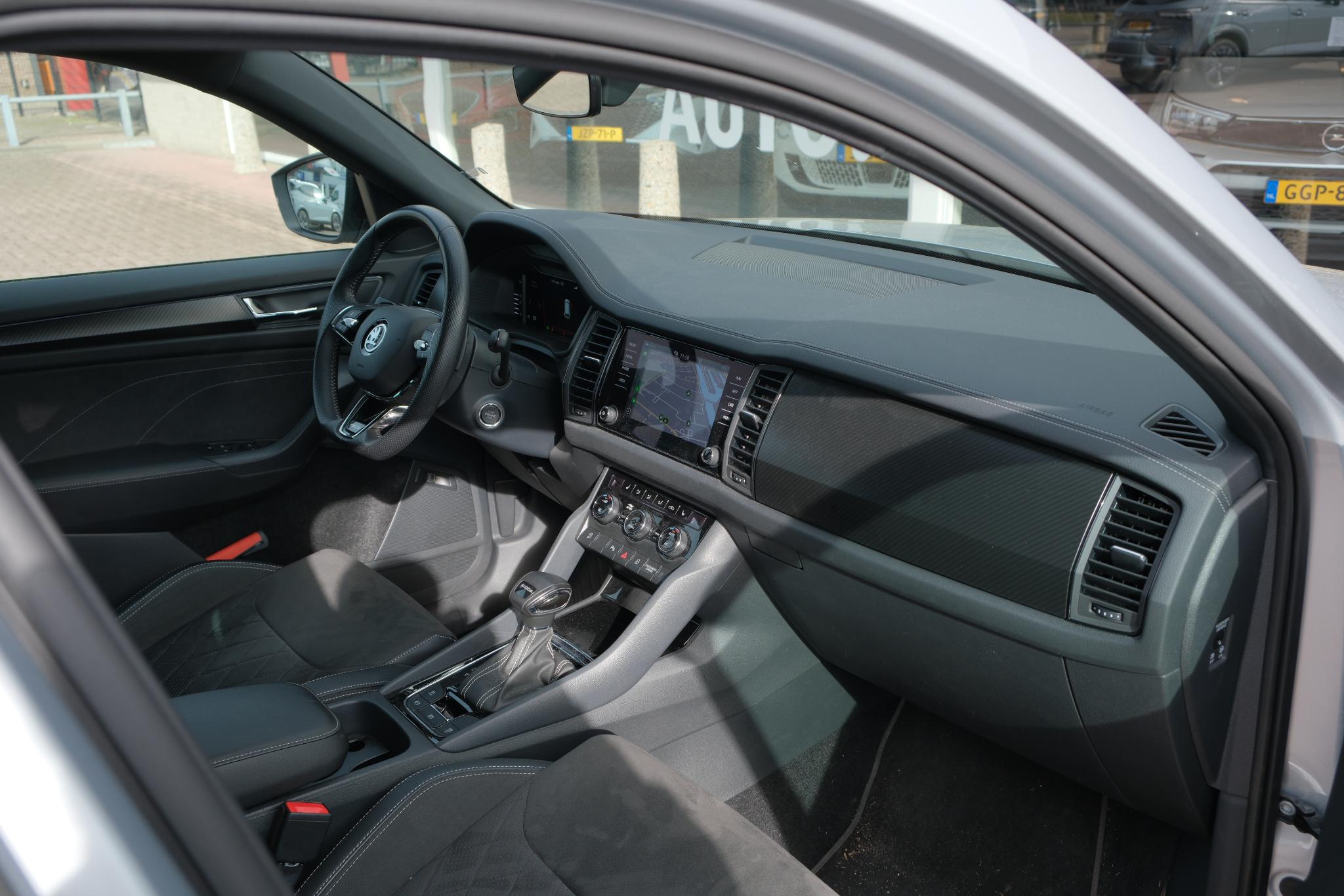 Skoda Kodiaq 1.5 TSi 150pk DSG Sportline Business 7p. | Navi | Climate | Adaptive Cruise | Matrix LED | Camera | 20" velgen | Winter Pakket afbeelding 8