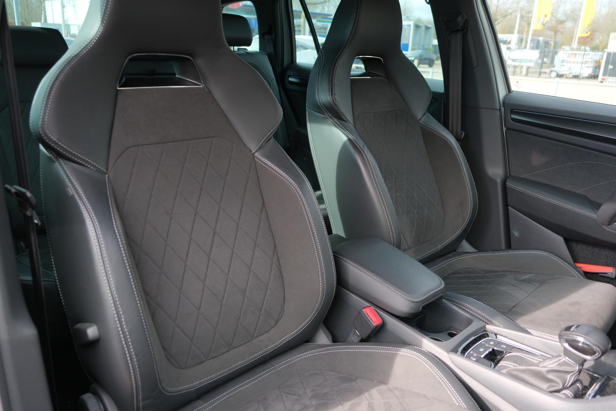 Skoda Kodiaq 1.5 TSi 150pk DSG Sportline Business 7p. | Navi | Climate | Adaptive Cruise | Matrix LED | Camera | 20" velgen | Winter Pakket afbeelding 9