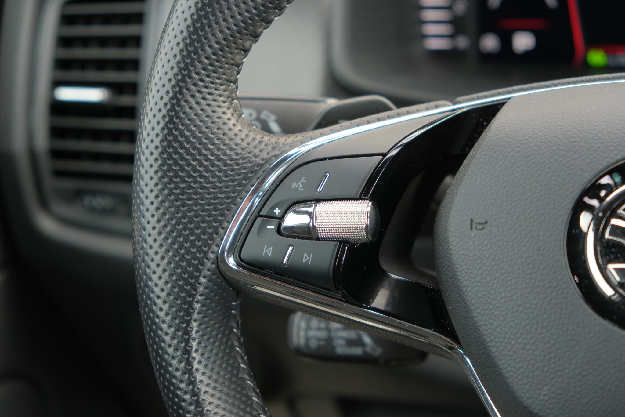 Skoda Kodiaq 1.5 TSi 150pk DSG Sportline Business 7p. | Navi | Climate | Adaptive Cruise | Matrix LED | Camera | 20" velgen | Winter Pakket afbeelding 15