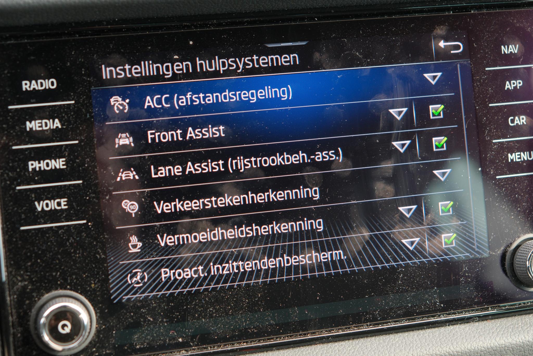 Skoda Kodiaq 1.5 TSi 150pk DSG Sportline Business 7p. | Navi | Climate | Adaptive Cruise | Matrix LED | Camera | 20" velgen | Winter Pakket afbeelding 20