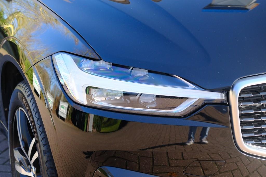 Volvo XC60 2.0 B5 250pk Aut. R-Design | Navi | App Connect | Adaptive Cruise | Camera | Stoelverwarming | Elektrische Achterklep afbeelding 2