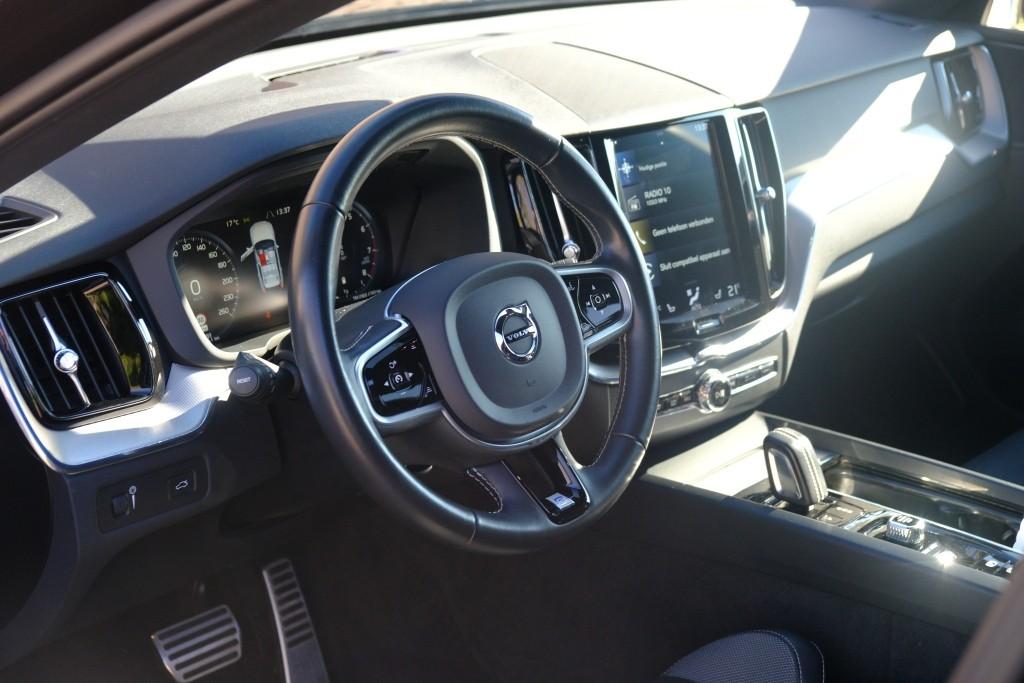 Volvo XC60 2.0 B5 250pk Aut. R-Design | Navi | App Connect | Adaptive Cruise | Camera | Stoelverwarming | Elektrische Achterklep afbeelding 8