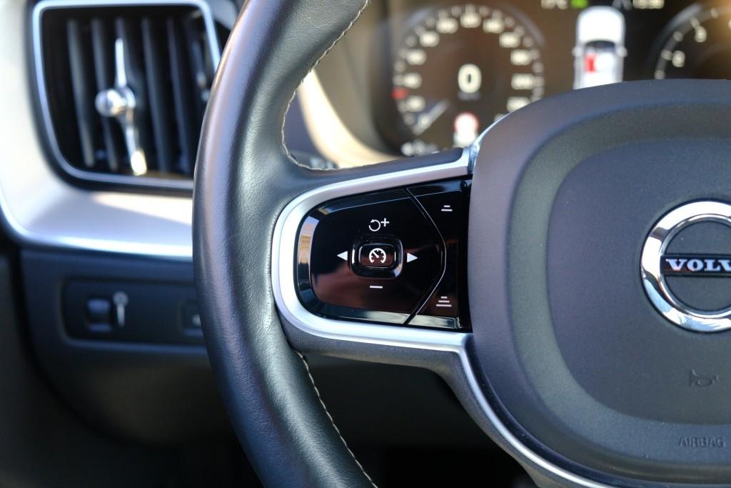 Volvo XC60 2.0 B5 250pk Aut. R-Design | Navi | App Connect | Adaptive Cruise | Camera | Stoelverwarming | Elektrische Achterklep afbeelding 9