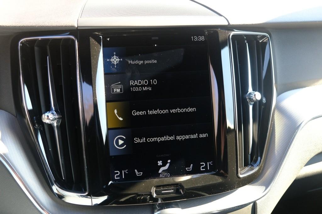 Volvo XC60 2.0 B5 250pk Aut. R-Design | Navi | App Connect | Adaptive Cruise | Camera | Stoelverwarming | Elektrische Achterklep afbeelding 15