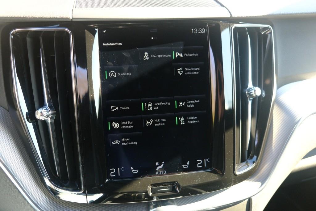 Volvo XC60 2.0 B5 250pk Aut. R-Design | Navi | App Connect | Adaptive Cruise | Camera | Stoelverwarming | Elektrische Achterklep afbeelding 16