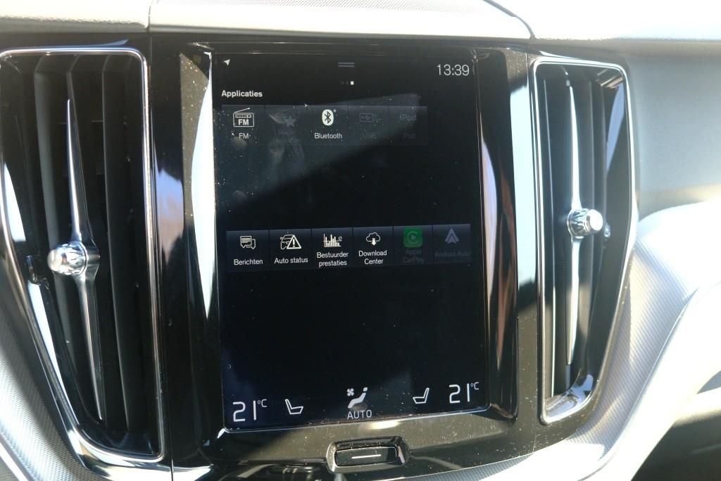 Volvo XC60 2.0 B5 250pk Aut. R-Design | Navi | App Connect | Adaptive Cruise | Camera | Stoelverwarming | Elektrische Achterklep afbeelding 17