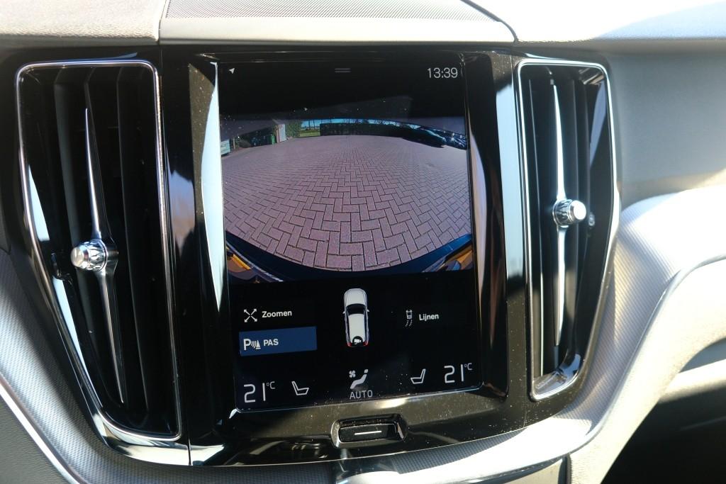 Volvo XC60 2.0 B5 250pk Aut. R-Design | Navi | App Connect | Adaptive Cruise | Camera | Stoelverwarming | Elektrische Achterklep afbeelding 18