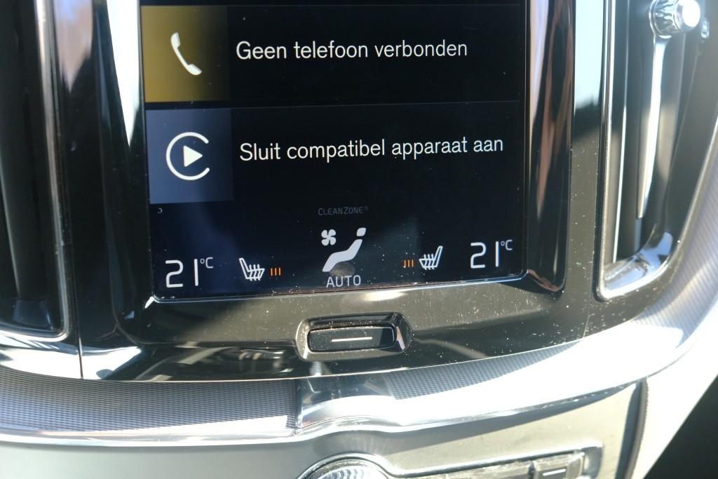 Volvo XC60 2.0 B5 250pk Aut. R-Design | Navi | App Connect | Adaptive Cruise | Camera | Stoelverwarming | Elektrische Achterklep afbeelding 20