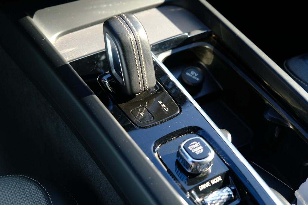 Volvo XC60 2.0 B5 250pk Aut. R-Design | Navi | App Connect | Adaptive Cruise | Camera | Stoelverwarming | Elektrische Achterklep afbeelding 21