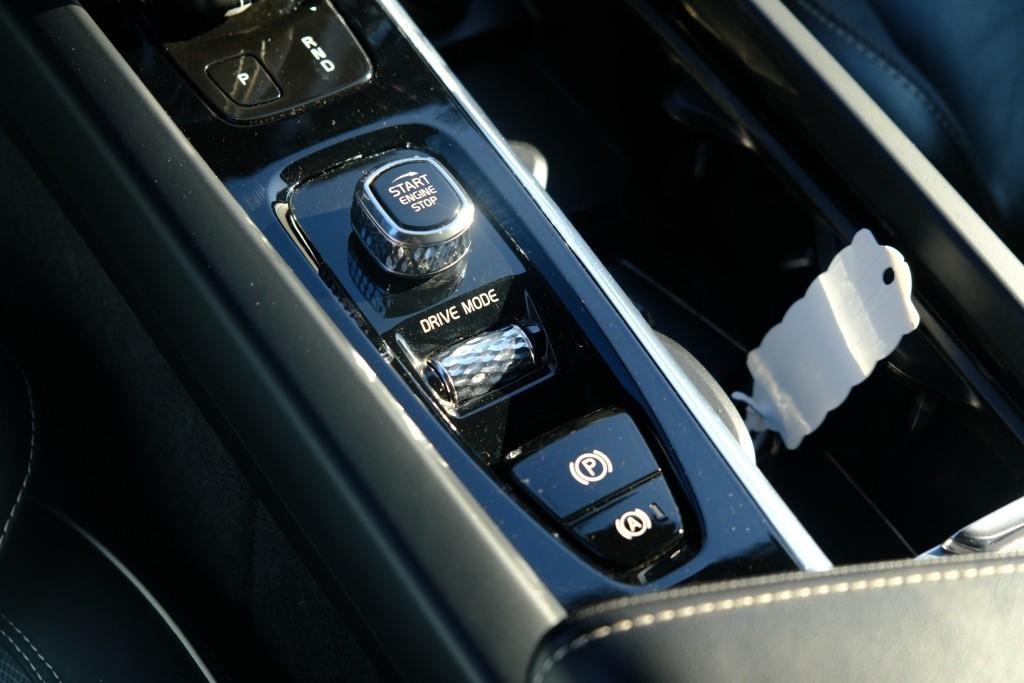 Volvo XC60 2.0 B5 250pk Aut. R-Design | Navi | App Connect | Adaptive Cruise | Camera | Stoelverwarming | Elektrische Achterklep afbeelding 22