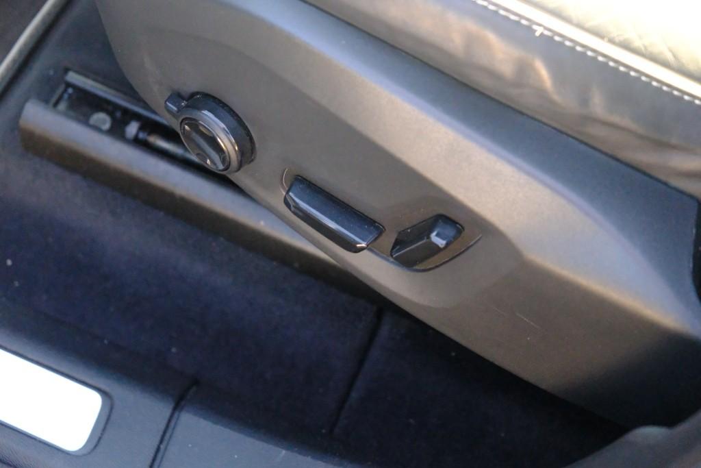 Volvo XC60 2.0 B5 250pk Aut. R-Design | Navi | App Connect | Adaptive Cruise | Camera | Stoelverwarming | Elektrische Achterklep afbeelding 24