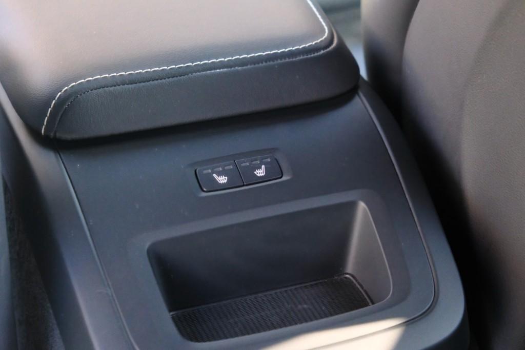 Volvo XC60 2.0 B5 250pk Aut. R-Design | Navi | App Connect | Adaptive Cruise | Camera | Stoelverwarming | Elektrische Achterklep afbeelding 26