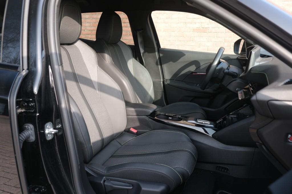 Peugeot e-2008 EV 50 kWh GT | App Connect | Adaptive Cruise | Keyless | Camera | Blind Spot afbeelding 6