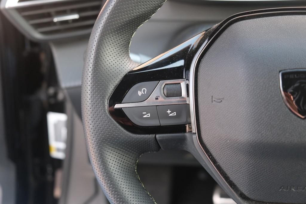 Peugeot e-2008 EV 50 kWh GT | App Connect | Adaptive Cruise | Keyless | Camera | Blind Spot afbeelding 9