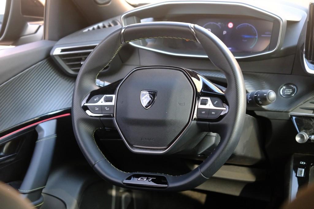 Peugeot e-2008 EV 50 kWh GT | App Connect | Adaptive Cruise | Keyless | Camera | Blind Spot afbeelding 12