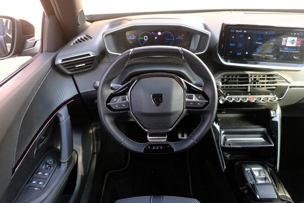 Peugeot e-2008 EV 50 kWh GT | App Connect | Adaptive Cruise | Keyless | Camera | Blind Spot afbeelding 14