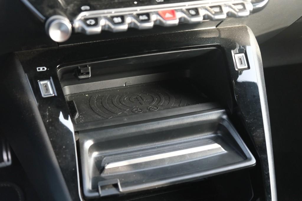 Peugeot e-2008 EV 50 kWh GT | App Connect | Adaptive Cruise | Keyless | Camera | Blind Spot afbeelding 22