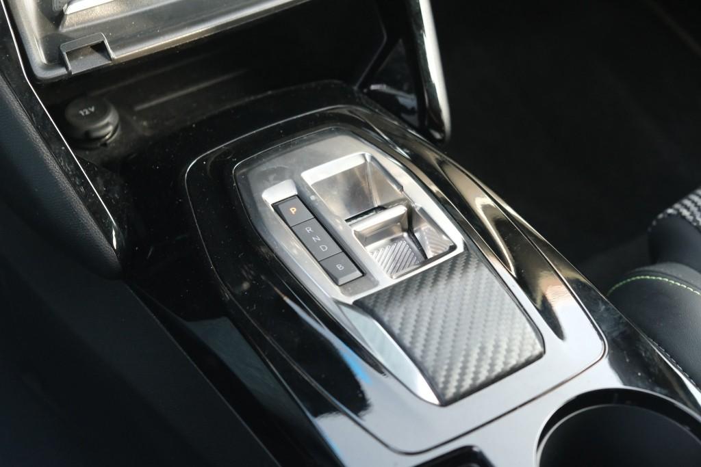 Peugeot e-2008 EV 50 kWh GT | App Connect | Adaptive Cruise | Keyless | Camera | Blind Spot afbeelding 23