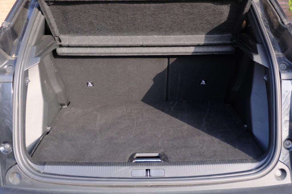 Peugeot e-2008 EV 50 kWh GT | App Connect | Adaptive Cruise | Keyless | Camera | Blind Spot afbeelding 30