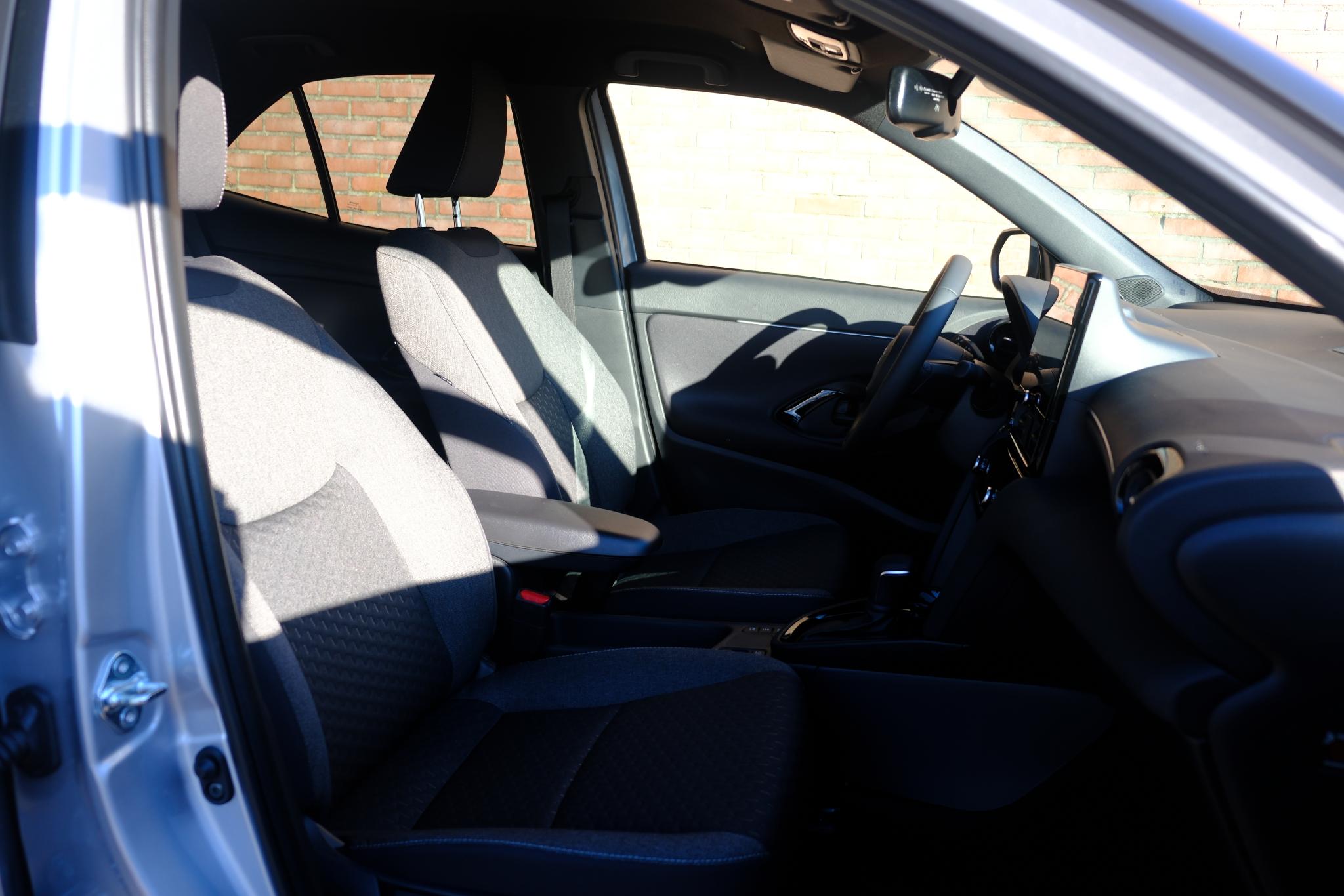 Toyota Yaris Cross 1.5 Hybrid 130pk CVT Dynamic | App Connect | Climate | Adaptive Cruise | Camera | PDC | Blind Spot | Winter Pakket afbeelding 6