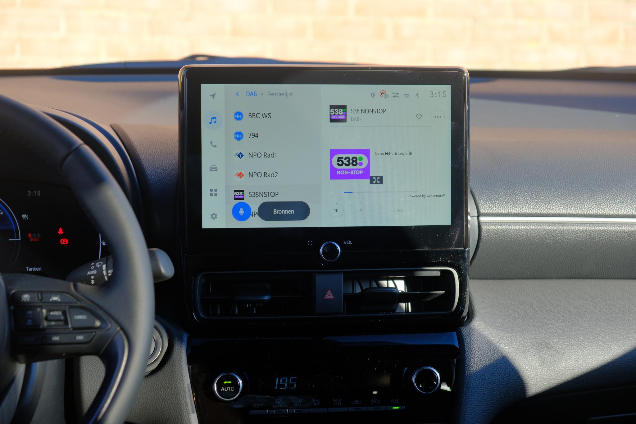 Toyota Yaris Cross 1.5 Hybrid 130pk CVT Dynamic | App Connect | Climate | Adaptive Cruise | Camera | PDC | Blind Spot | Winter Pakket afbeelding 15