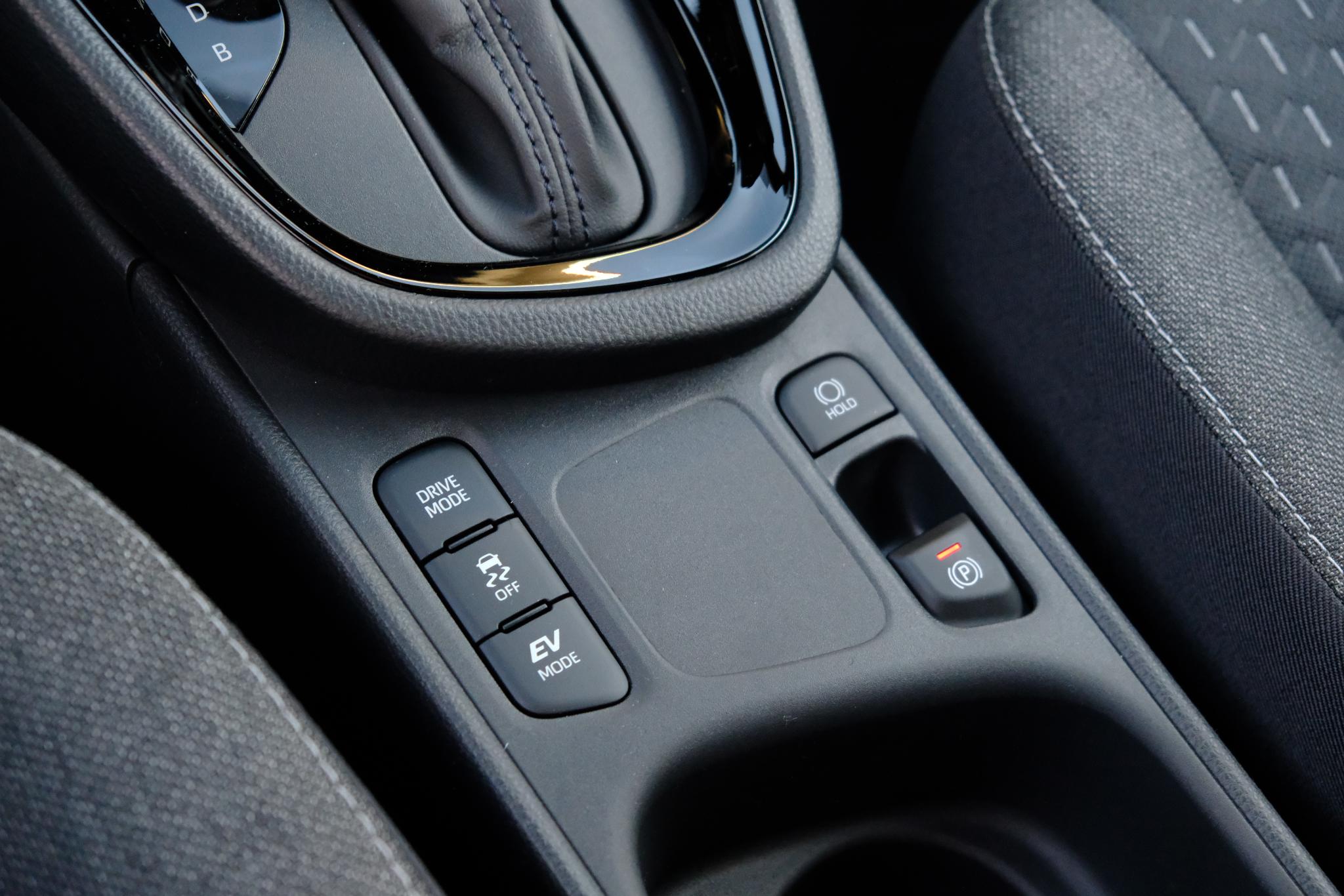 Toyota Yaris Cross 1.5 Hybrid 130pk CVT Dynamic | App Connect | Climate | Adaptive Cruise | Camera | PDC | Blind Spot | Winter Pakket afbeelding 25