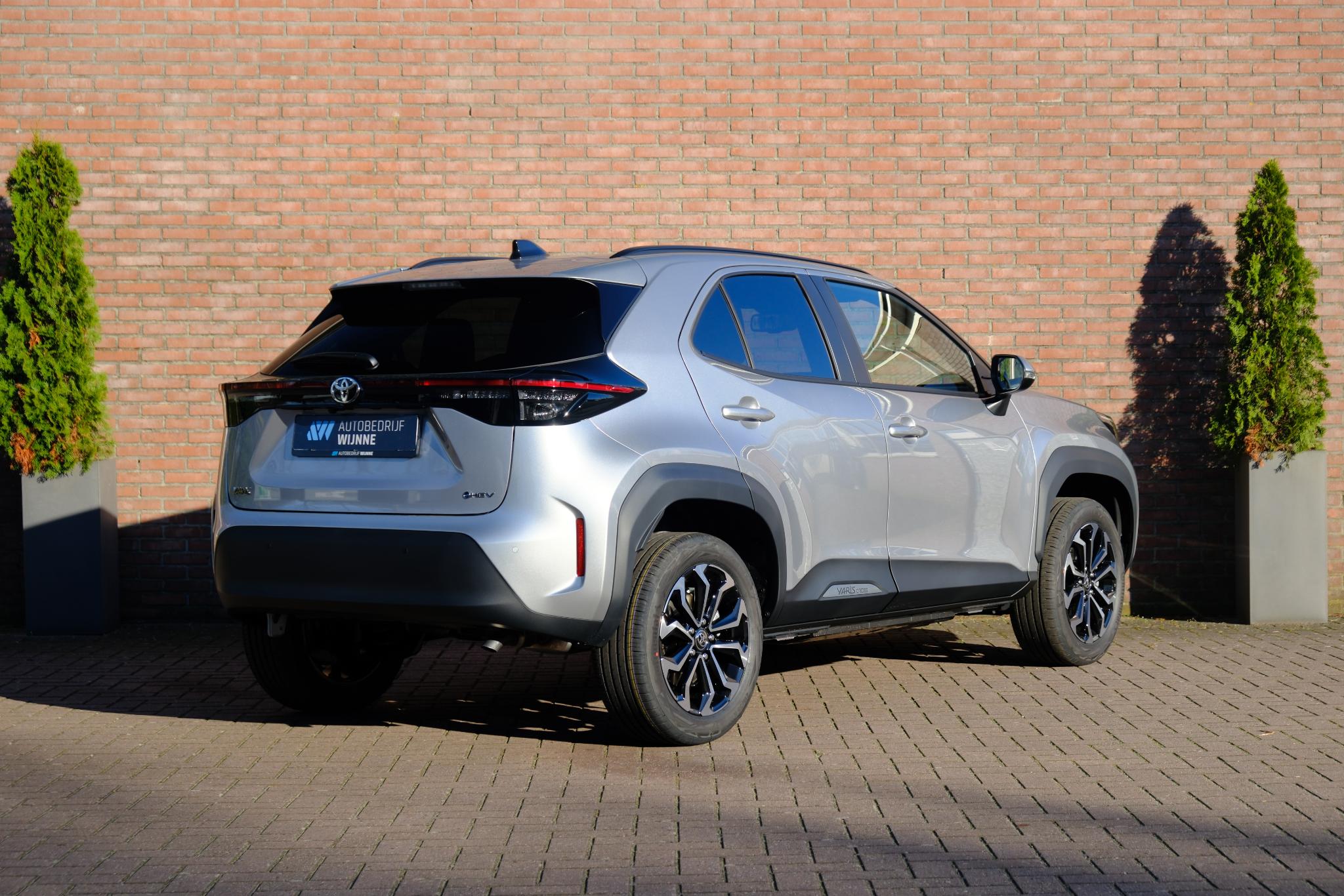 Toyota Yaris Cross 1.5 Hybrid 130pk CVT Dynamic | App Connect | Climate | Adaptive Cruise | Camera | PDC | Blind Spot | Winter Pakket afbeelding 32