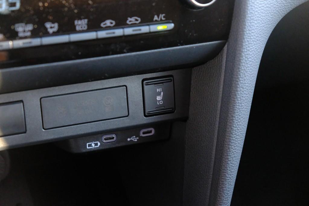 Toyota Yaris Cross 1.5 Hybrid 130pk CVT Dynamic | App Connect | Climate | Adaptive Cruise | Camera | PDC | Blind Spot | Winter Pakket afbeelding 21