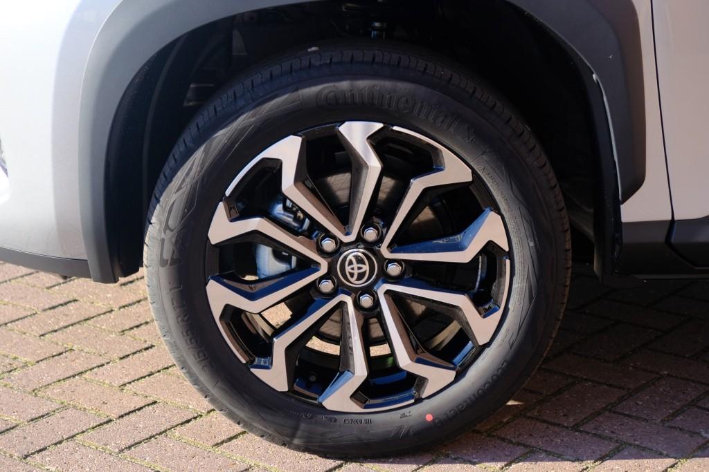 Toyota Yaris Cross 1.5 Hybrid 130pk CVT Dynamic | App Connect | Climate | Adaptive Cruise | Camera | PDC | Blind Spot | Winter Pakket afbeelding 28