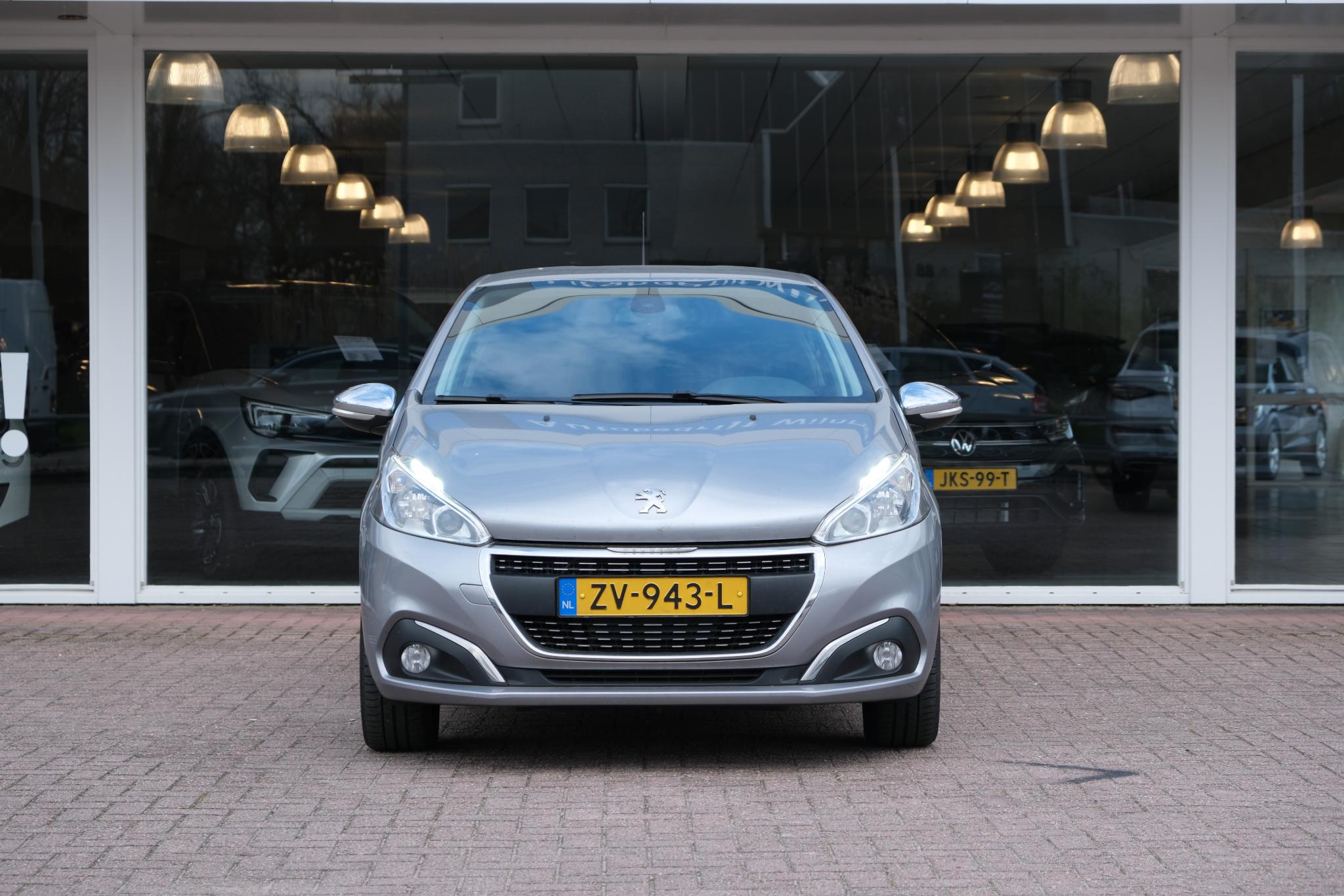 Peugeot 208 1.2 PureTech 110pk Signature | Navi | App Connect | Airco | Cruise | PDC | Trekhaak afbeelding 3