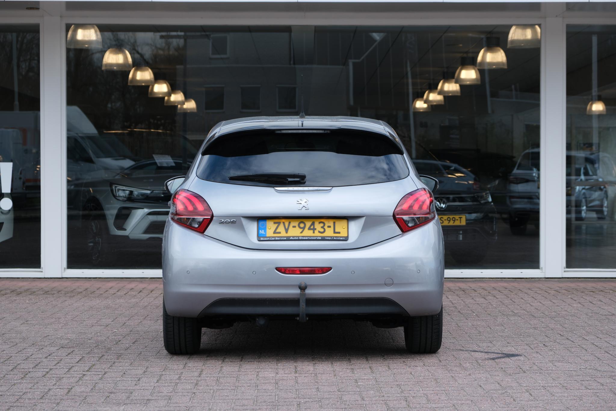 Peugeot 208 1.2 PureTech 110pk Signature | Navi | App Connect | Airco | Cruise | PDC | Trekhaak afbeelding 5