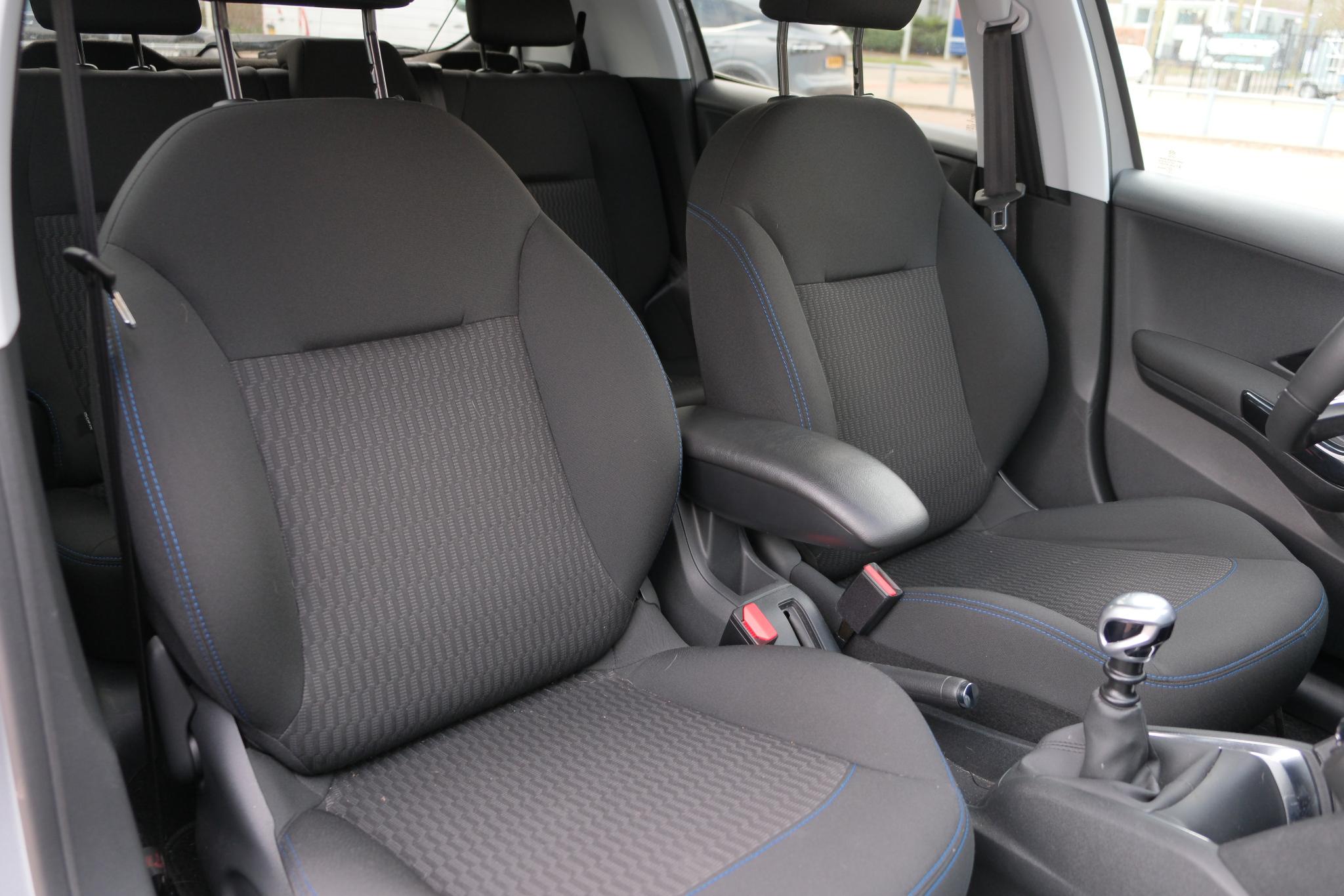 Peugeot 208 1.2 PureTech 110pk Signature | Navi | App Connect | Airco | Cruise | PDC | Trekhaak afbeelding 9