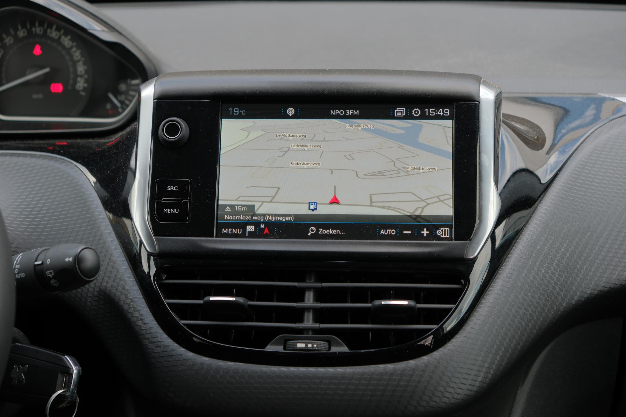 Peugeot 208 1.2 PureTech 110pk Signature | Navi | App Connect | Airco | Cruise | PDC | Trekhaak afbeelding 11