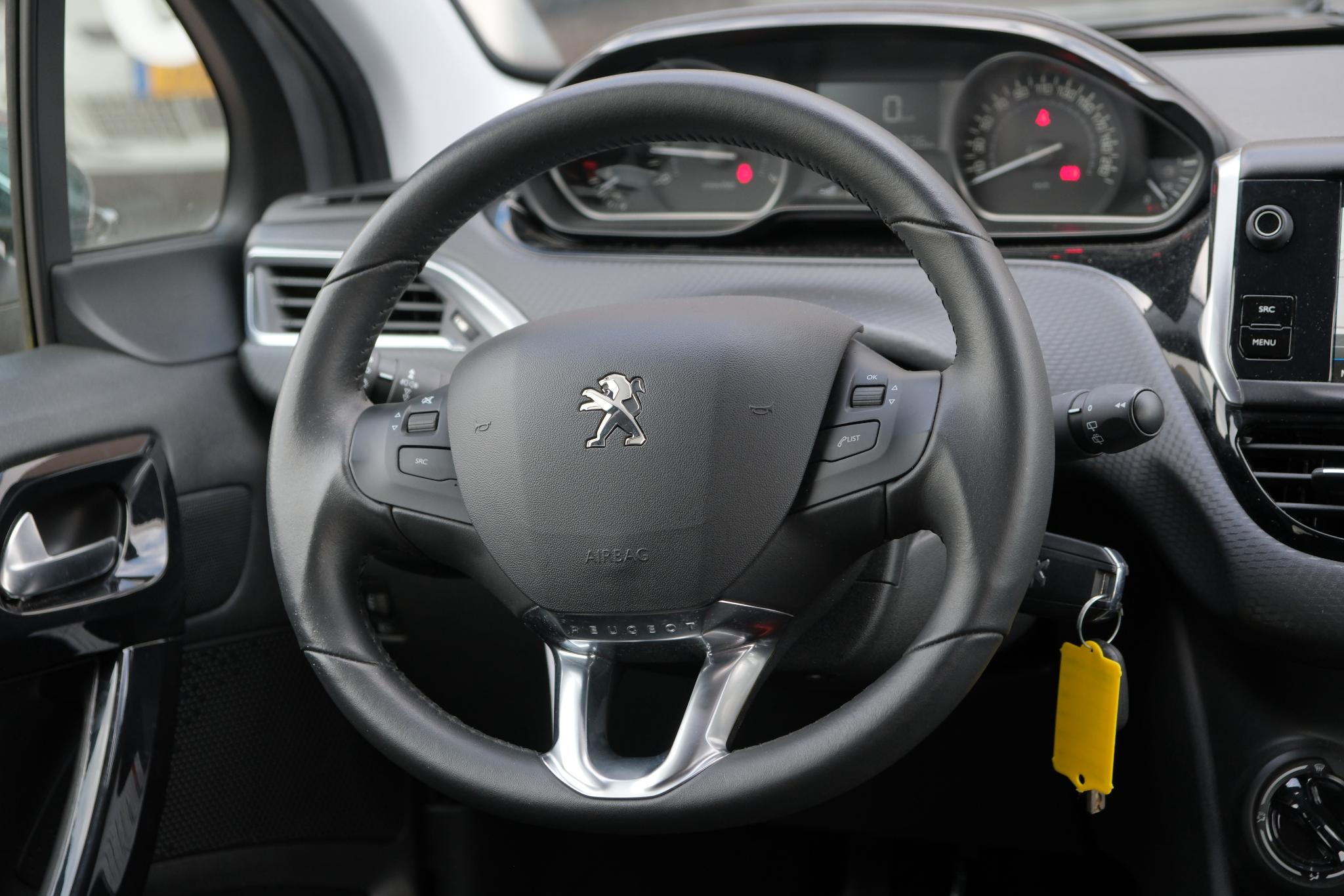 Peugeot 208 1.2 PureTech 110pk Signature | Navi | App Connect | Airco | Cruise | PDC | Trekhaak afbeelding 13