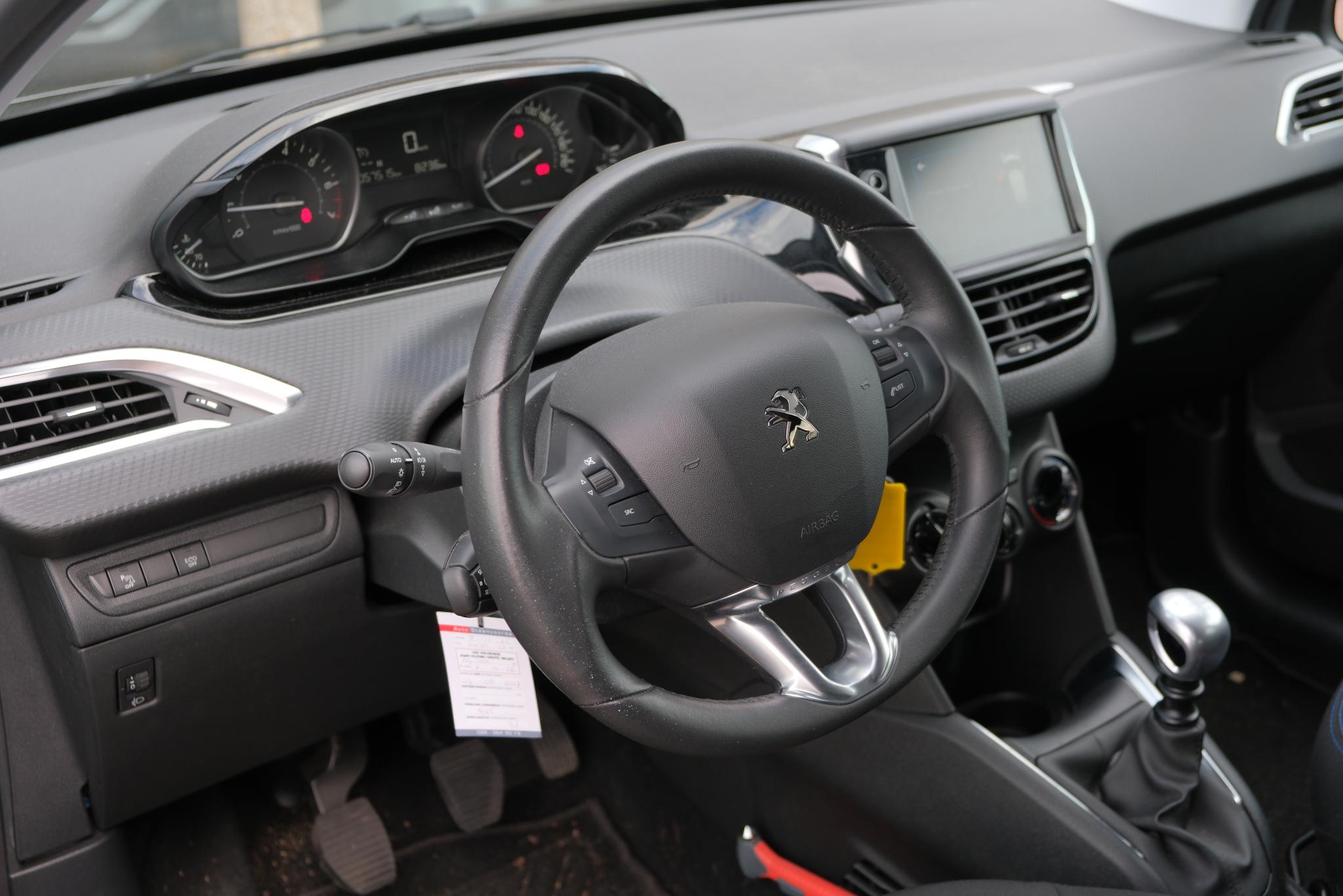 Peugeot 208 1.2 PureTech 110pk Signature | Navi | App Connect | Airco | Cruise | PDC | Trekhaak afbeelding 18