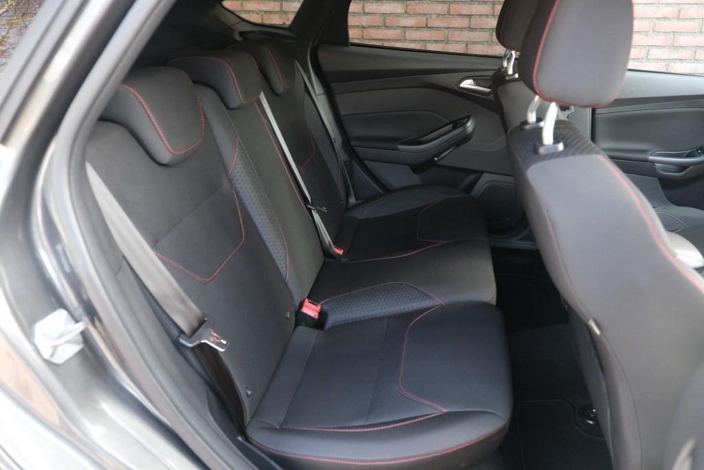 Ford Focus 1.0 EcoBoost 125pk 5-drs ST-Line | App-Connect | Navi | Cruise | Camera | Airco | PDC afbeelding 3