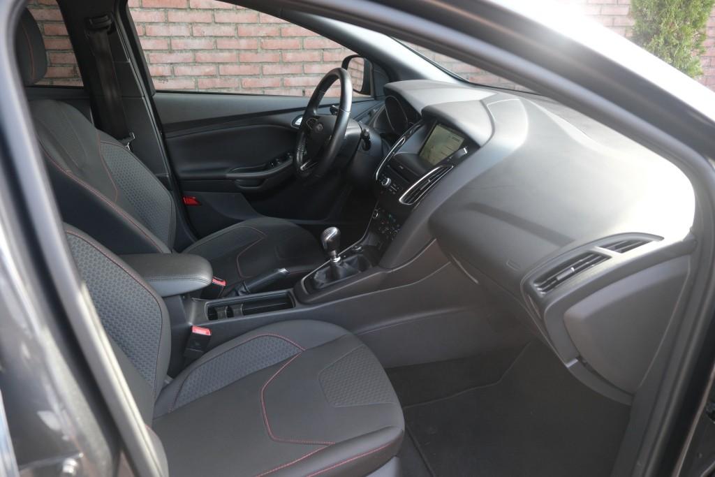 Ford Focus 1.0 EcoBoost 125pk 5-drs ST-Line | App-Connect | Navi | Cruise | Camera | Airco | PDC afbeelding 4