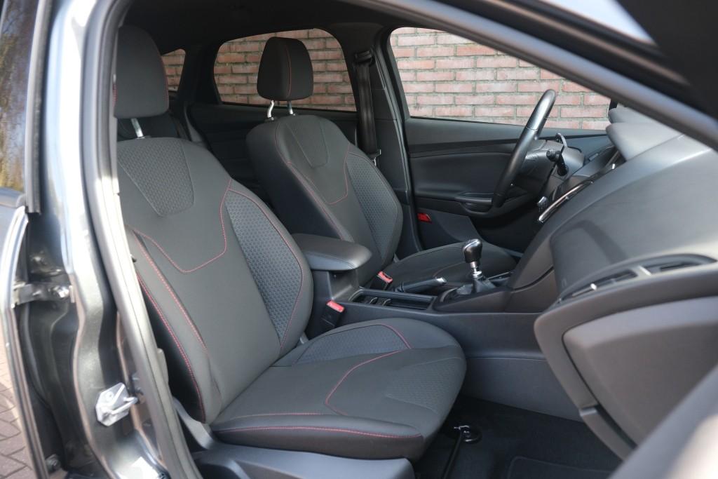 Ford Focus 1.0 EcoBoost 125pk 5-drs ST-Line | App-Connect | Navi | Cruise | Camera | Airco | PDC afbeelding 6