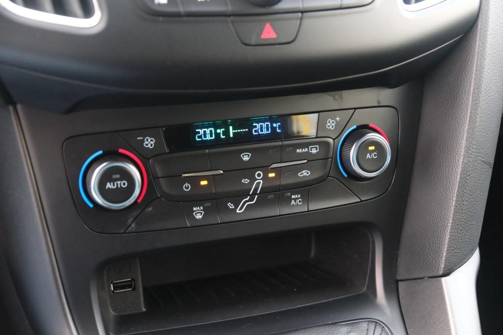 Ford Focus 1.0 EcoBoost 125pk 5-drs ST-Line | App-Connect | Navi | Cruise | Camera | Airco | PDC afbeelding 19