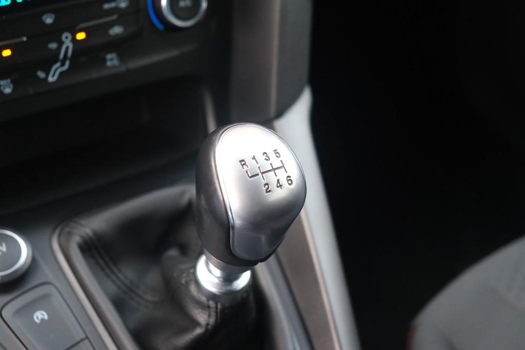 Ford Focus 1.0 EcoBoost 125pk 5-drs ST-Line | App-Connect | Navi | Cruise | Camera | Airco | PDC afbeelding 21