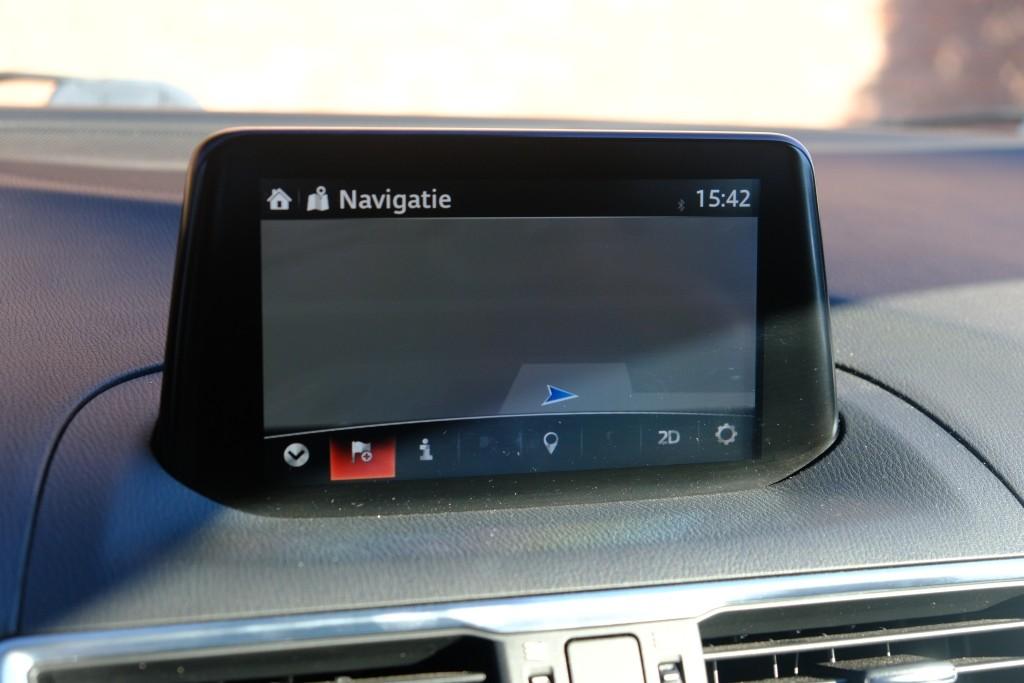 Mazda 3 2.0 SkyActiv-G 120pk SkyLease GT | Navi | Cruise | Camera | Winter-Pakket | Keyless | Leer | Head-Up Display afbeelding 17