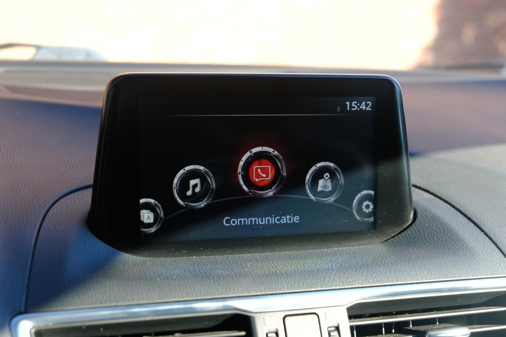 Mazda 3 2.0 SkyActiv-G 120pk SkyLease GT | Navi | Cruise | Camera | Winter-Pakket | Keyless | Leer | Head-Up Display afbeelding 18