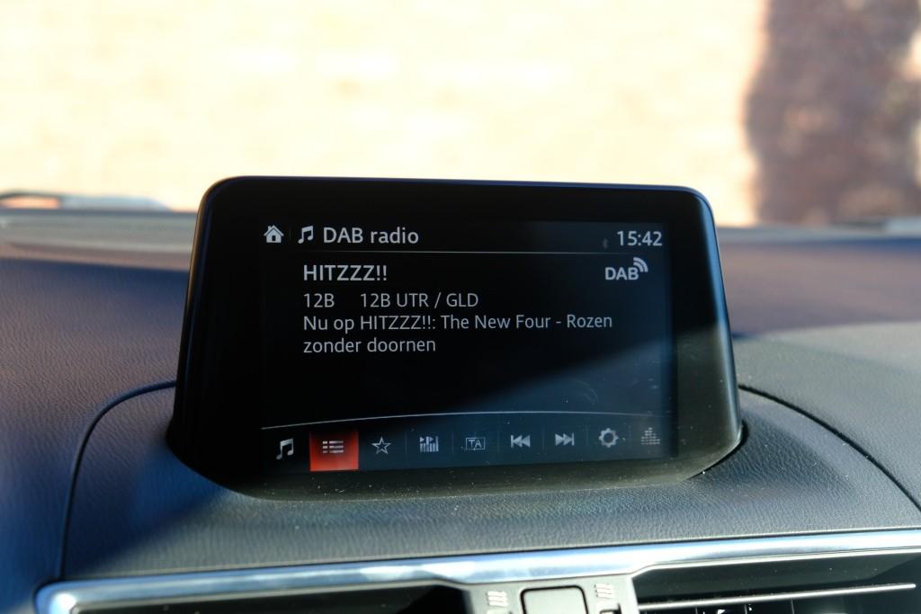 Mazda 3 2.0 SkyActiv-G 120pk SkyLease GT | Navi | Cruise | Camera | Winter-Pakket | Keyless | Leer | Head-Up Display afbeelding 19