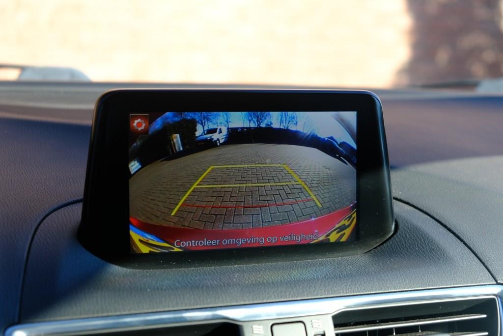 Mazda 3 2.0 SkyActiv-G 120pk SkyLease GT | Navi | Cruise | Camera | Winter-Pakket | Keyless | Leer | Head-Up Display afbeelding 20